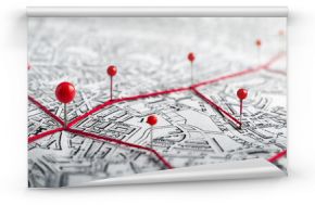 Trasy z czerwonymi szpilkami na mapie miasta. Koncepcja przygody, odkrywania, nawigacji, komunikacji, logistyki, geografii, transportu i podróży.
