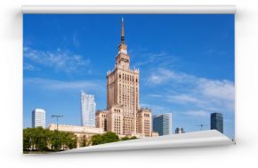 Centrum Warszawy z Pałacem Kultury i Nauki (PKiN), znakiem rozpoznawczym i symbolem stalinizmu i komunizmu oraz nowoczesnymi drapaczami chmur.
