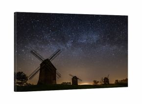 Droga Mleczna nad wiatrakami w Wielkopolsce