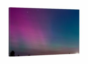 Zorza polarna na nocnym niebie