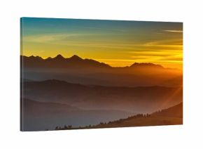 Widok Tatr z Pienin o zachodzie słońca 