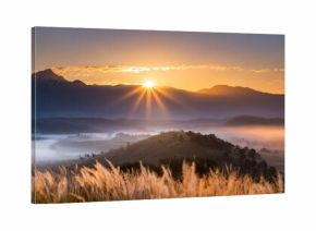 Zachód słońca w górach krajobraz