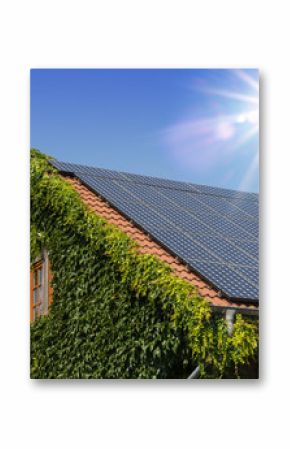 Haus gewinnt Sonnenenergie dank Photovoltaik 