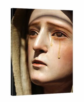 statua di Madonna Addolorata che piange