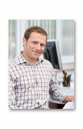 freundlicher mitarbeiter am arbeitsplatz