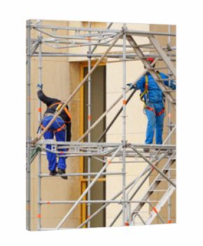 Echafaudeurs assemblant un échafaudage