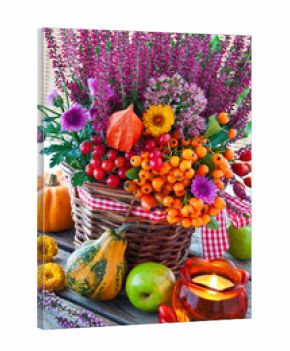 Herbst Dekoration mit Blumen Landhaus Hygge