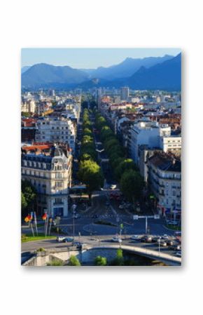 grenoble, boulevard gambetta, vue de la bastille