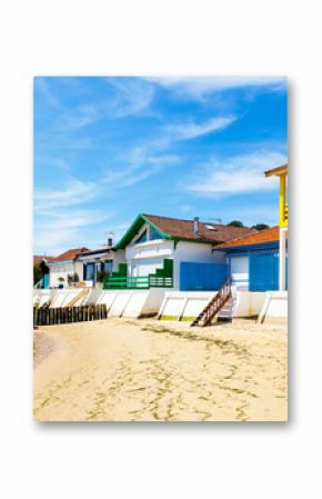 maison colorée du village de l'herbe bassin arcachon