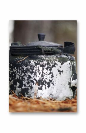 Photos of the old kettle with peeling paint.