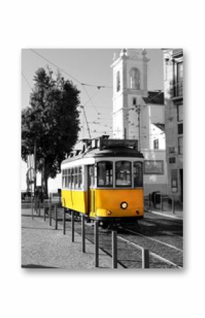 Lisbon stary żółty tramwaj nad czarny i biały tłem