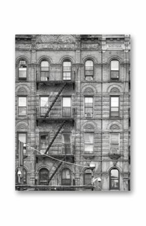 Czarno-biały obraz starych budynków z pożarem ucieka, jeden z symboli Nowego Jorku, USA.