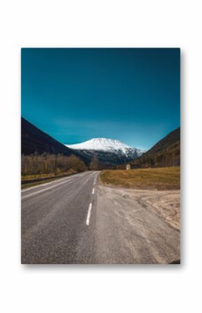 Norwegen, Norway, Gaustatoppen, Gaustabanen,  Berg, Mountain, Landschaften, Landscapes, Schnee, Snow, Drohnen, Droneshots, Himmel, Sky, Blue, Winter, Herbst, Kalt, Düster, Wolken, Bäume, Trees,  