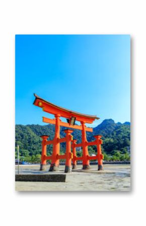 夏の嚴島神社　干潮時　広島県廿日市市　Itsukushima Shrine in summer. At low tide. Hiroshima Pref, Hatsukaichi City.