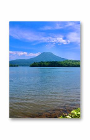 初夏の阿寒湖（北海道・釧路市阿寒町）