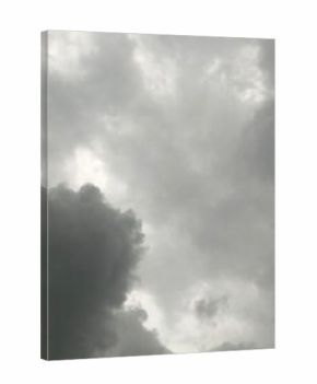 gllomy sky with dark gray clouds