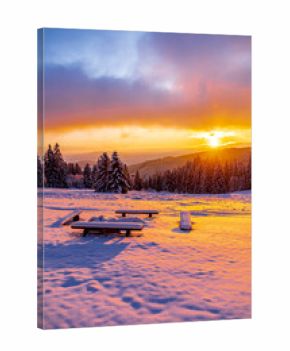 Winterwunderland im Thüringer Wald auf der Neuhöfer Wiese am Rennsteig bei einem wunderschönen Sonnenuntergang - Thüringen - Deutschland