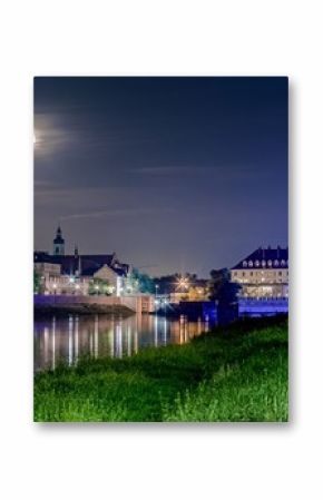 Opole panorama miasta w nocy nad Odrą
