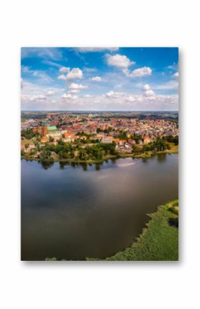 Jezioro Jelonek i katedra w Gnieźnie, z lotu ptaka