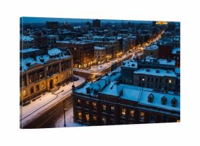 Zimowy, nocny widok na miasto