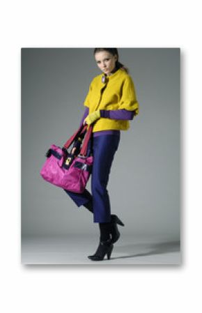 Fashion model with handbag. posing in the studio