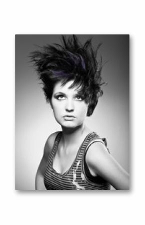 Model mit rockiger Frisur