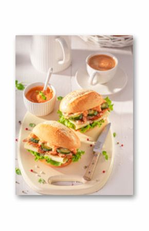 Tasty and spicy sandwich with thousand island sauce and chicken.