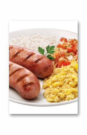 Prato com linguiça suína grelhada acompanhado de arroz branco, farofa e salada vinagrete isolado em fundo transparente