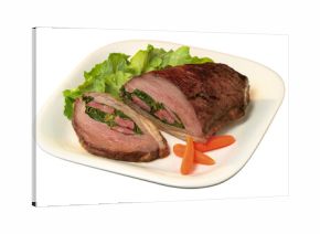 prato com carne bovina recheado acompanhado de salada de alface e cenoura isolado em fundo transparente