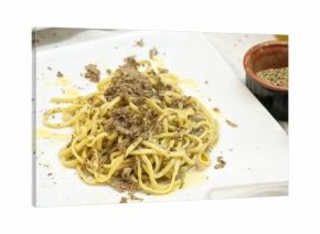 Traditional Italian spaghetti al tartufo served hot with aromatic truffle flavor and fresh ingredients