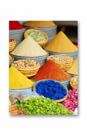 Wybór przypraw na marokańskim rynku