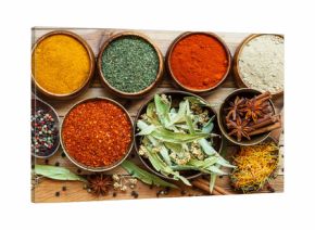 Ahşap üzerinde baharat  çeşitleri