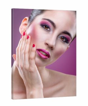 Fashion modell with beauti.ful pink makeup