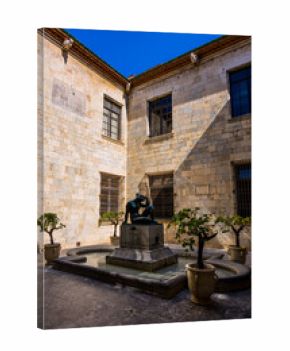 Cour intérieure de la Mairie de Perpignan en France