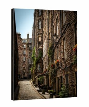 Historic Alley with Stone Buildings and Ivy-Covered Facades in Edinburgh, Scotland