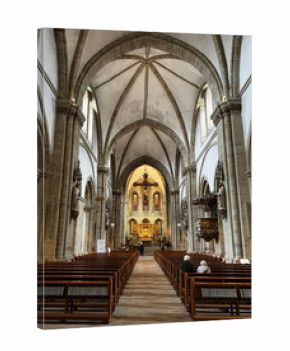 The photo shows the grand altar of Osnabruk’s Romanesque cathedral, featuring high vaulted ceilings, stained glass windows, and an illuminated golden altarpiece.