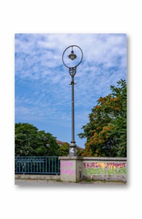 "Frieden, Freiheit, keine Hobbys": Graffiti an der Teupitzer Brücke in Berlin-Neukölln