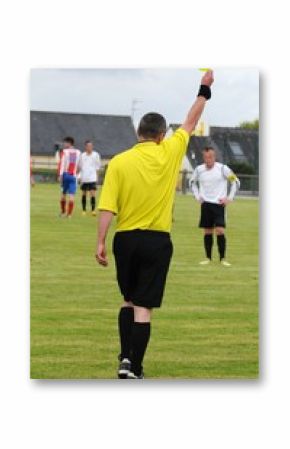 le carton jaune de l'arbitre au football