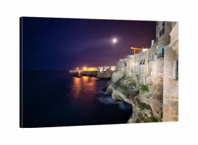 Polignano a Mare, Puglia, Italy, krajobraz nocą
