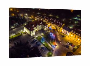 Sandomierz nocą świątecznie dron