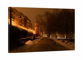 Stare miasto w Toruniu nocą. 