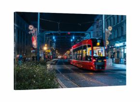 Katowice nocą. Przystanek tramwajowy. 