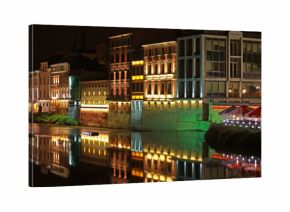Miasto ciemną nocą