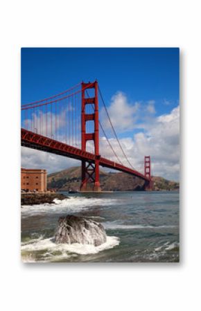 Golden gate bridge mit brandung