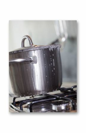 casserole avec de l'eau qui boue