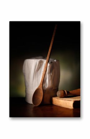 cappello da cuoco con cucchiaio in legno