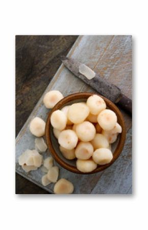 peeled water chestnuts