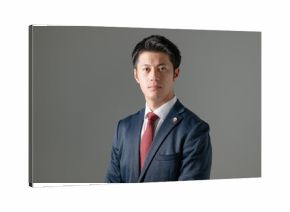 男性弁護士　スーツ　