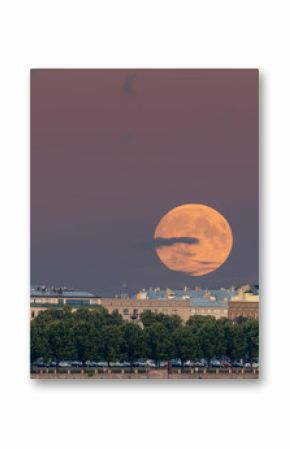 Rise of the super-moon before total lunar eclipse, Europe