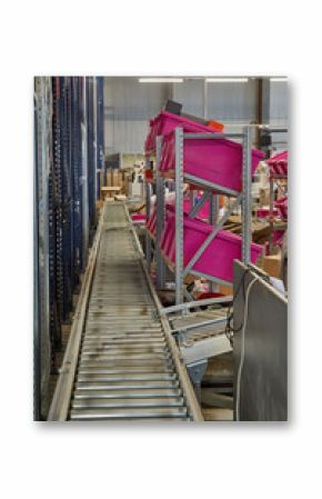 Automated Warehouse with Conveyors and Mixed Inventory